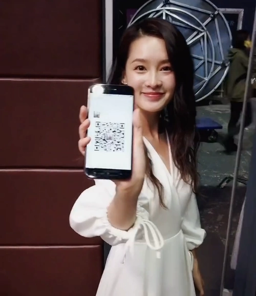 李沁主动加帅记者好友露出二维码时粉丝截屏截到手酸