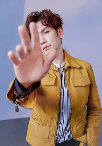 钟汉良最新时尚写真尽显射手座特性多种风格信手拈来完美驾驭