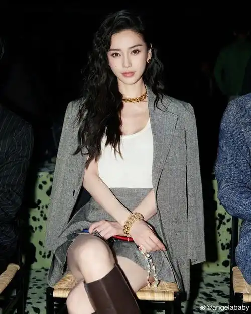 近日,angelababy杨颖在社交网站上晒出了自己的旅游vlog,其中还包括了