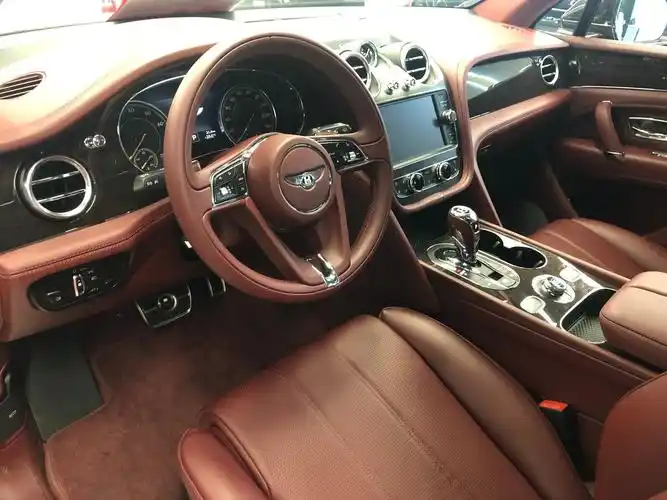 20款宾利添越独特颜色深李子双拼全国仅此一台现车