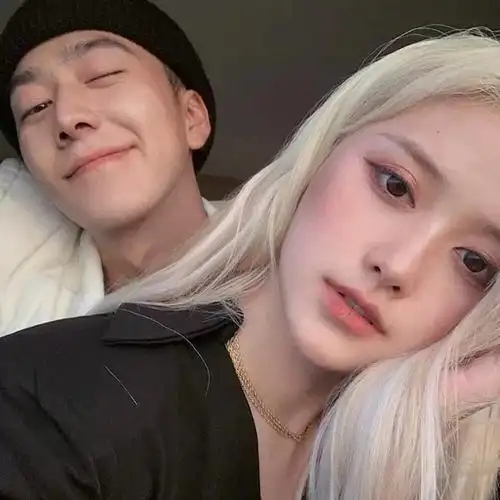 微信流行韩系情侣双人头像