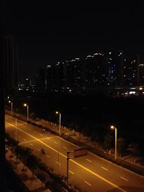 北仑窗外的马路