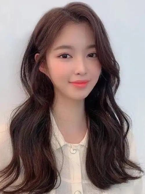 郑爽带火的人鱼卷,美丽时尚还显脸小