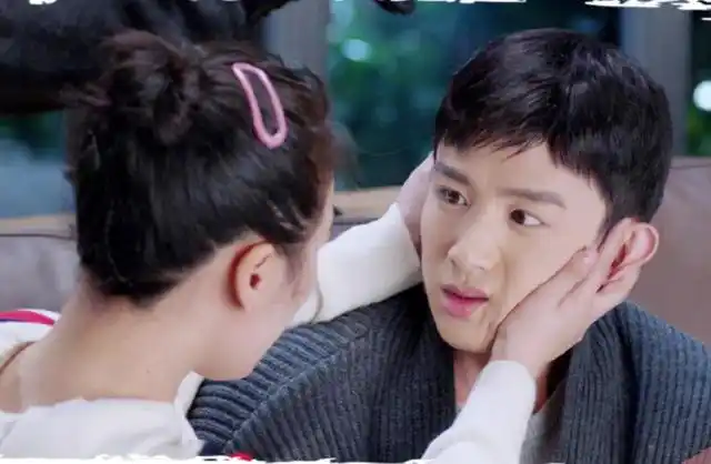 《城池营垒》吻戏花絮,马思纯主动吻别,白敬亭的小表情我酸了|杨紫