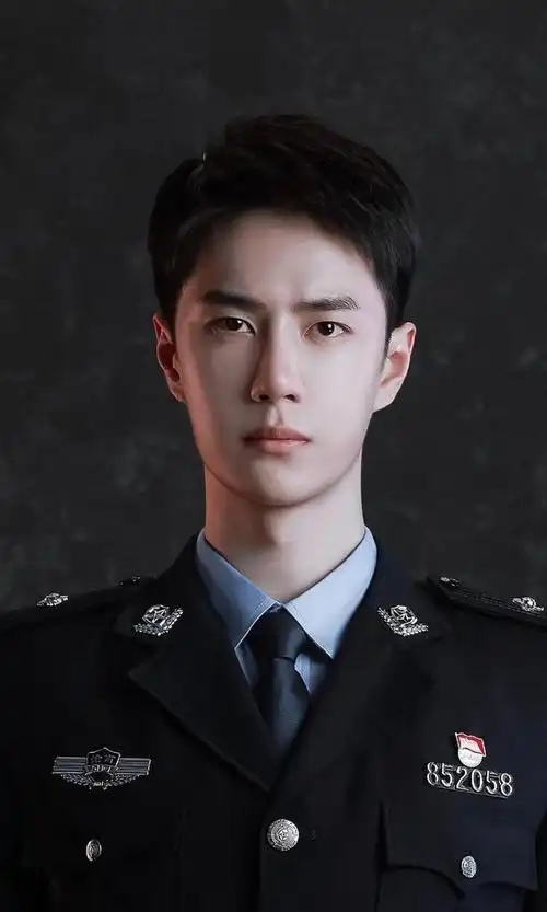 王一博新剧《冰雨火》证件照!帅气逼人,妥妥的男神!