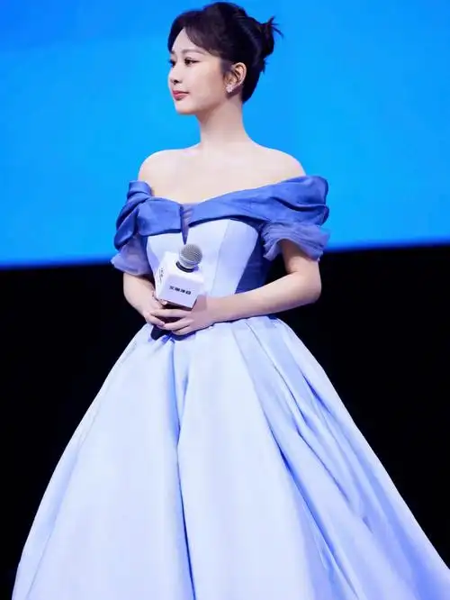 穿婚纱的杨紫78整个人在发光哎