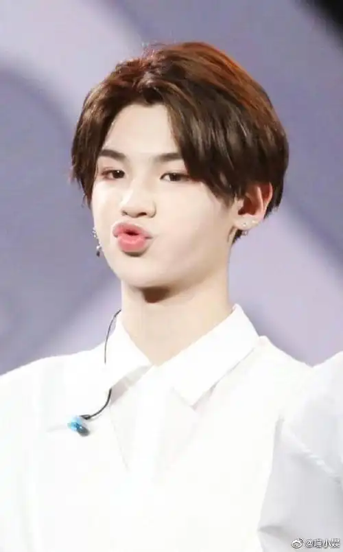 黄明昊#