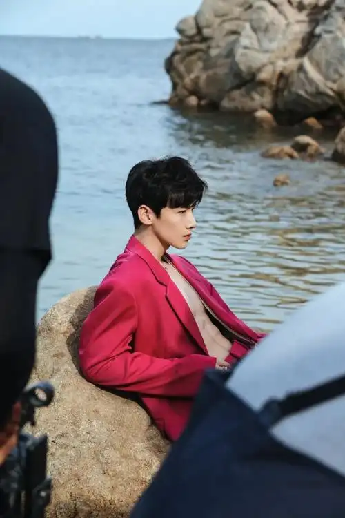 11,网传《这就是街舞》嘉宾:王一博,朴宰范,丁程鑫,徐明浩,刘宪华