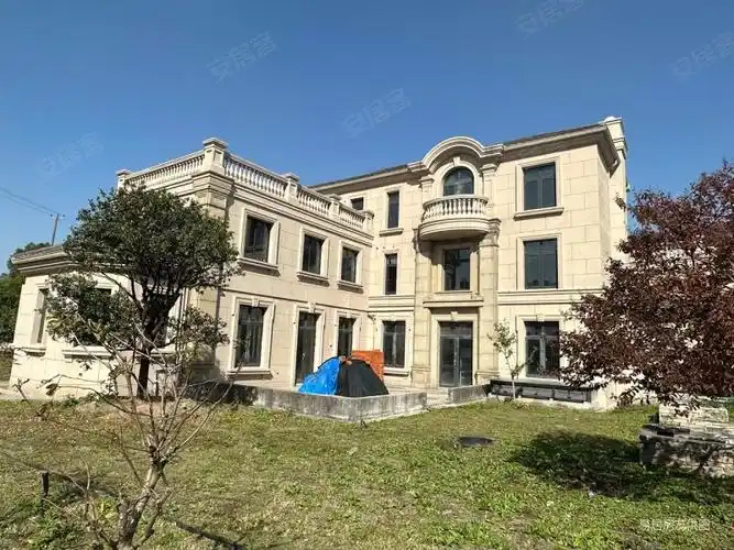 美兰湖别墅丨花园1千平丨直面高尔夫球场景观丨看房方便