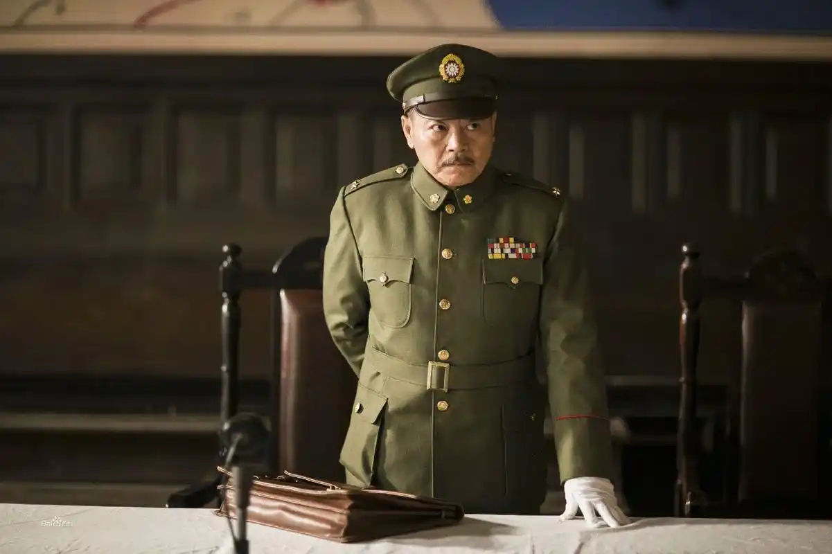 影视剧中国民党军官都戴白手套,有什么作用吗?原来有很大的讲究