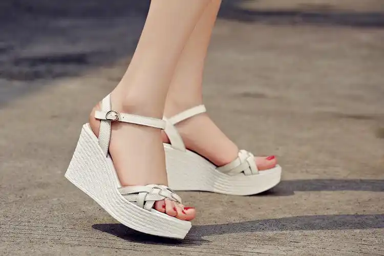 2015夏季新款欧美时尚真皮女凉鞋高跟坡跟舒适厚底女鞋子凉鞋