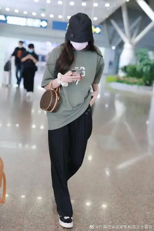 上游时尚跟着欧阳娜娜解锁夏日穿搭做甜酷女孩