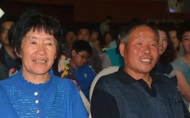 原创 祁隆:感恩菏泽,回报家乡,父母面前唱《妈妈》现场飙泪