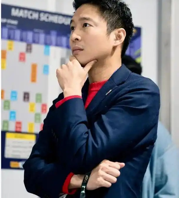 霍启山觉醒跟章子怡吻照成过去与荣家大小姐比肩显江湖地位