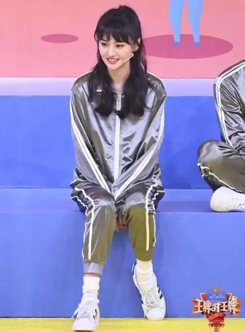 郑爽被封杀后王牌镜头全被删剪出场就被马赛克粉丝弹幕扎心