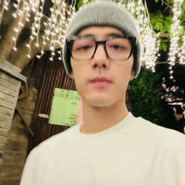 肖战超话#肖战重庆暴走#我男朋友回老家给我发的自拍,真的是时时刻刻