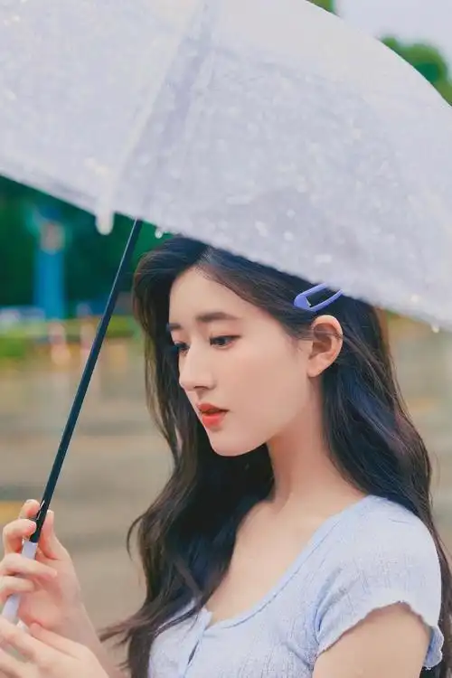 赵露思 cr:酒窝暖