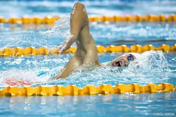 奥运会游泳比赛中,在水中出发的泳姿是什么?