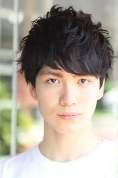 男生齐刘海短发发型 时尚潮男范尽显
