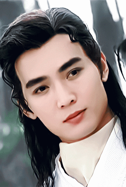 而焦恩俊,披着一个最难hold住的泡面头,还是成为最帅小生之一.