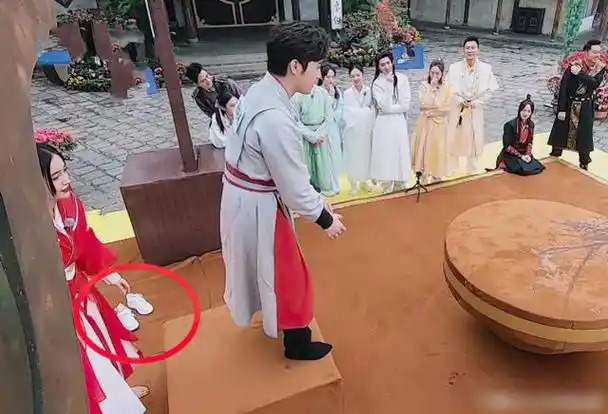 为何baby当众脱鞋不是全部为了赢背后原因怕是只有女生懂