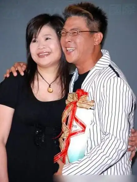 曝肖钦目击王媞行骗却沉默 为购房者签字作