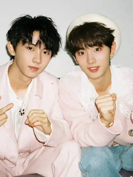 马嘉祺丁程鑫看烟花路透