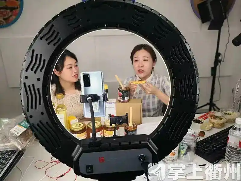 乡贤情牵故里乡音共话发展钱昱帆载千古余韵扬万里风帆