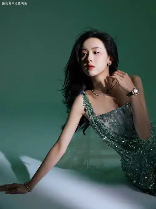 陈都灵碎钻雀鸟写真