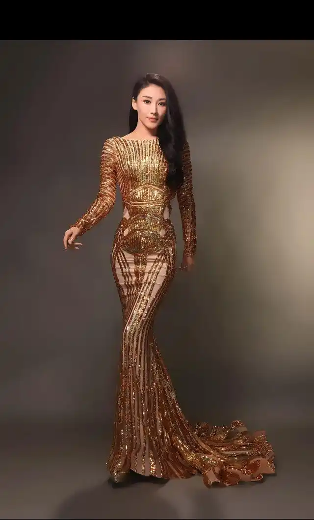 徐千雅,《坐上火车去拉萨》 的演唱者,很会穿衣搭配的一个女人