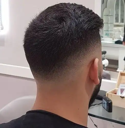 两边和后面剃光周边光发型清爽帅