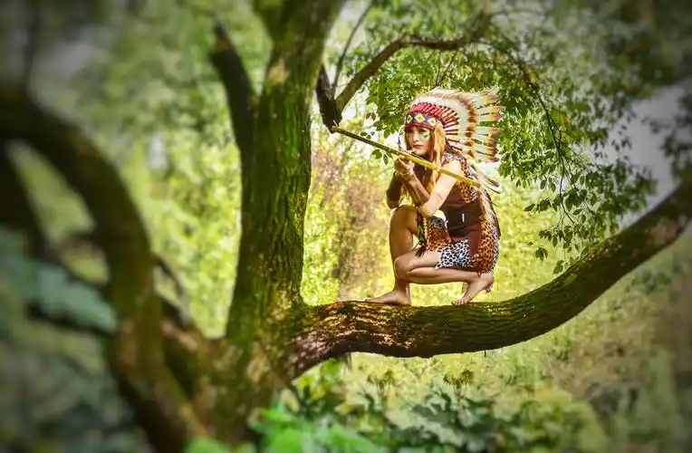 后来通行于世界,玛雅人是古代印地安人的一支,是美洲唯一留下文字记录