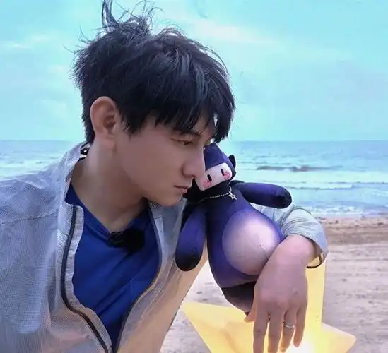 吴奇隆悄悄更换大头照和刘诗诗婚姻状态一看就懂