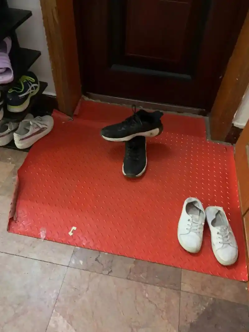 我家男孩,脱鞋最高境界90#鞋979797 #dou - 抖音