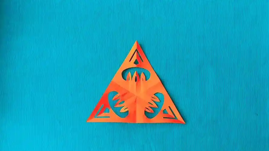 可爱三角形窗花的剪法