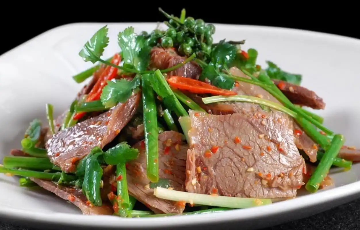 它的来历可追溯到四川盐边县,因此得名盐边牛肉.