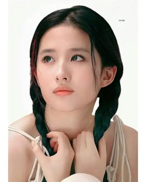 17岁刘亦菲写真白色吊带裙好清纯676767眼神好清灵