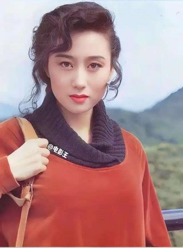 李连杰女儿晒为利智60岁庆生照女儿颜值太高完美继承母亲美貌