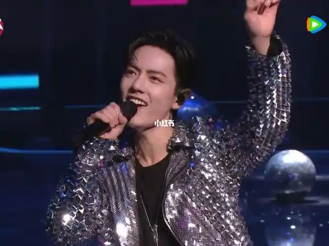 肖战贺岁版恼人的秋风看你恣意地释放