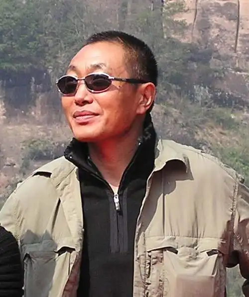 老演员父女对比刘亚津的女儿气质出众杜源的女儿是父亲的骄傲