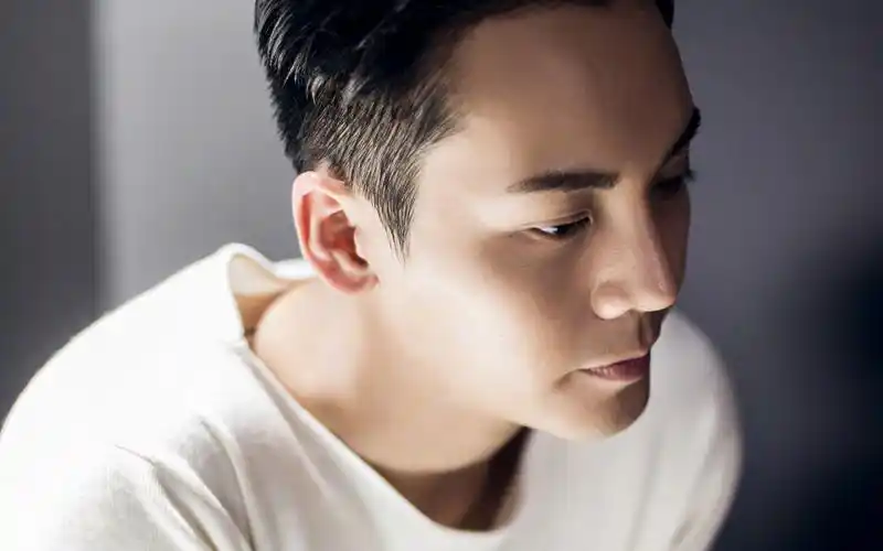 陈伟霆高清帅气图片桌面壁纸,陈伟霆魅力迷人高清帅气十足的杂志写真