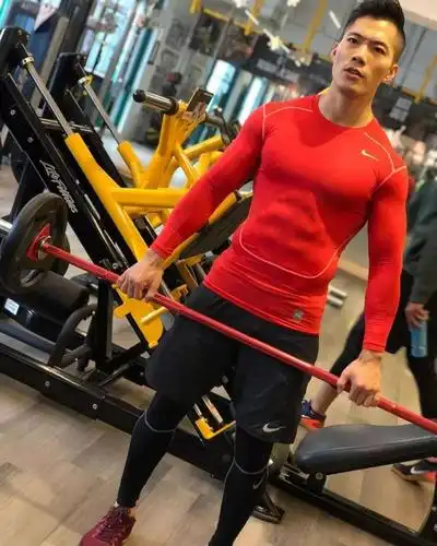 "哥练的胸肌"火了!周杰伦新歌里的肌肉男原来是他!