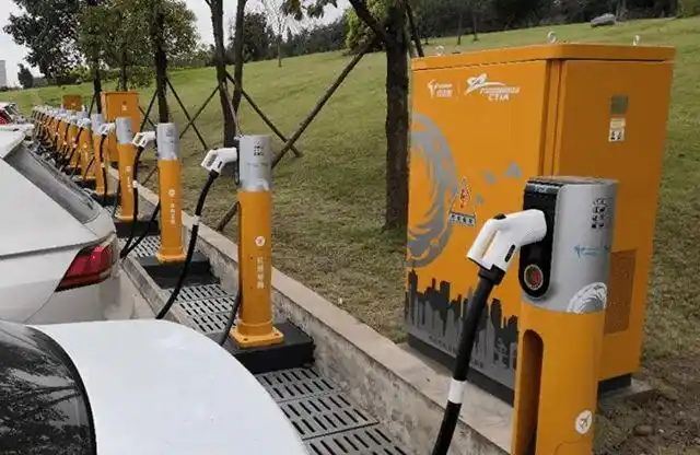 【汽车人】公用充电桩,究竟是不是好生意|电动车|特斯拉|新能源车|车