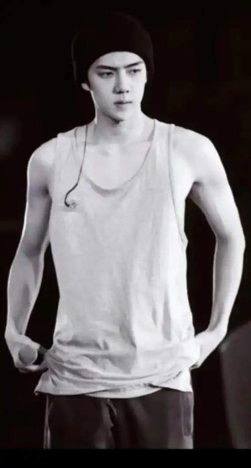 "哥从不装帅,因为哥是真的帅"#吴世勋 #腹肌  #sehu - 抖音