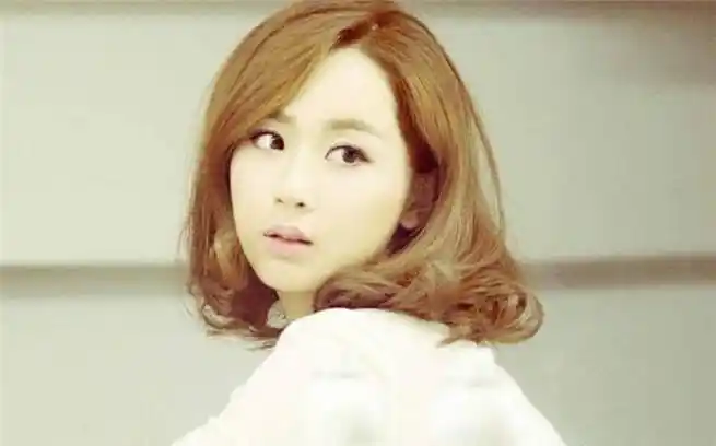 真实还原《家有儿女》剧照的杨紫,凸点服装一件都不穿_小时候_身材