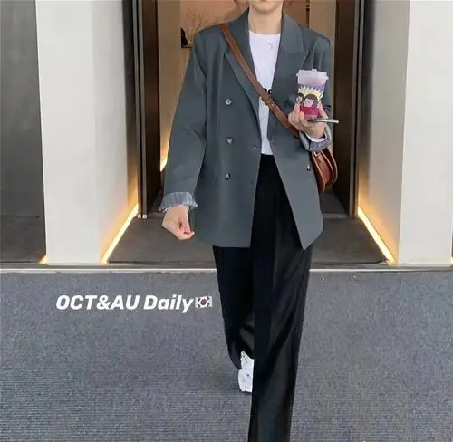 跟西装外套搭配什么裤子一般人都选西装裤明星们却玩出了花样