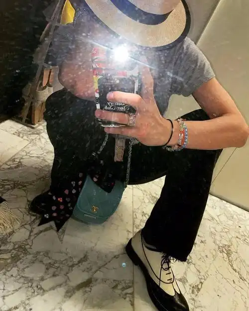 最新权志龙ins自拍照来袭