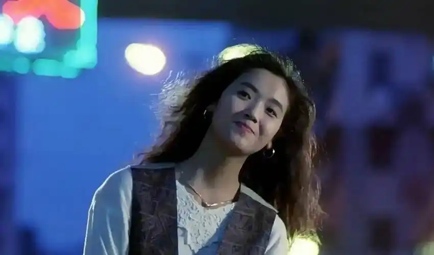 在片中,吴倩莲饰演的jojo是一位淳朴善良,毫无傲娇之气的富家女,与小