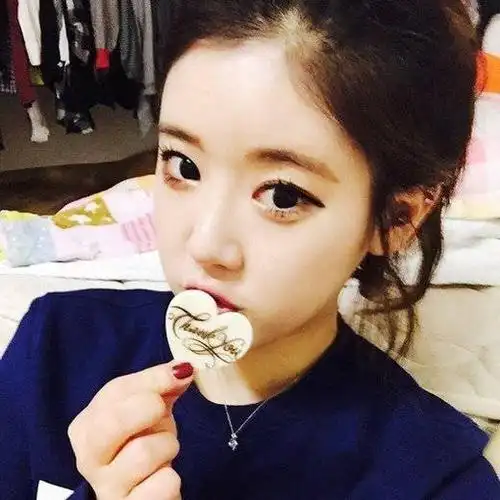 调皮可爱15岁女生非主流图片