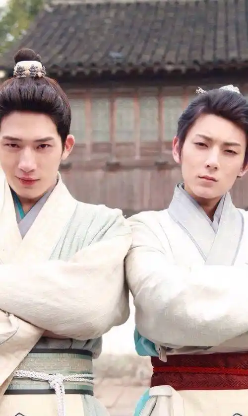 吴世勋鹿晗同框,男神同框pk颜值到底谁更帅?_吴亦凡_张艺兴_胡歌